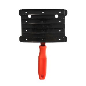Umbria Iron Curry Comb with Plastic Handle